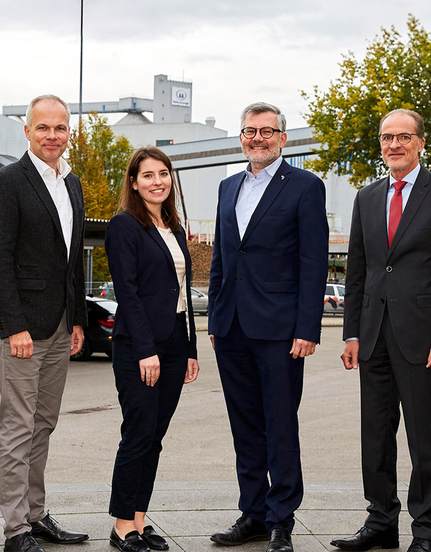 pfeifer-und-langen-newsroom-besuch-nietan-mobile-2x.jpg